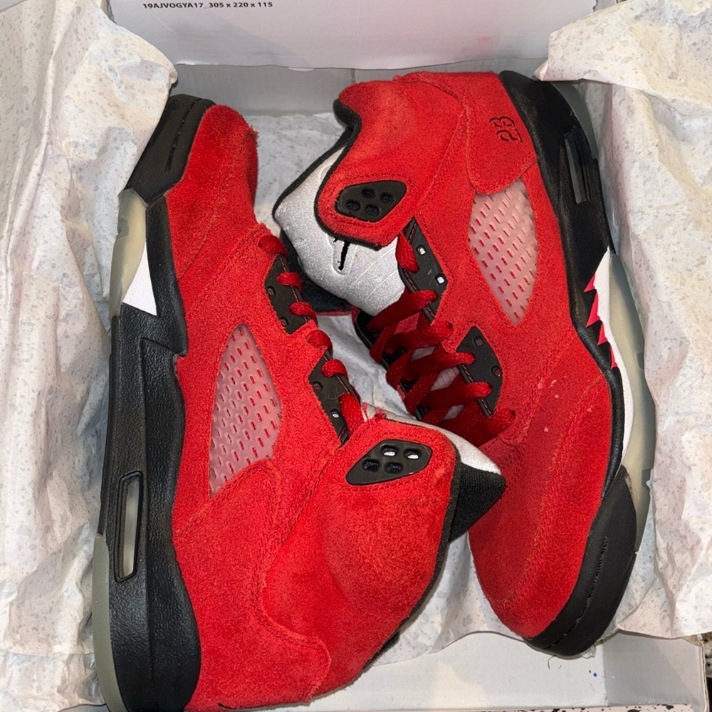Jordan 5 Retro
Raging Bull Red (2021